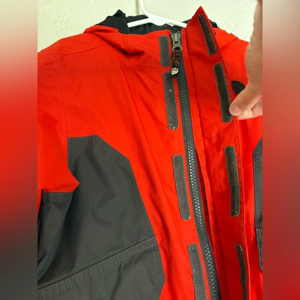 The North Face Boys Red Ski Jacket Hyvent Outer Layer Waterproof